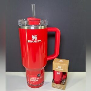 Stanley x e.l.f Red Delicious 40oz Quencher with Matching Keychain - BNWT
